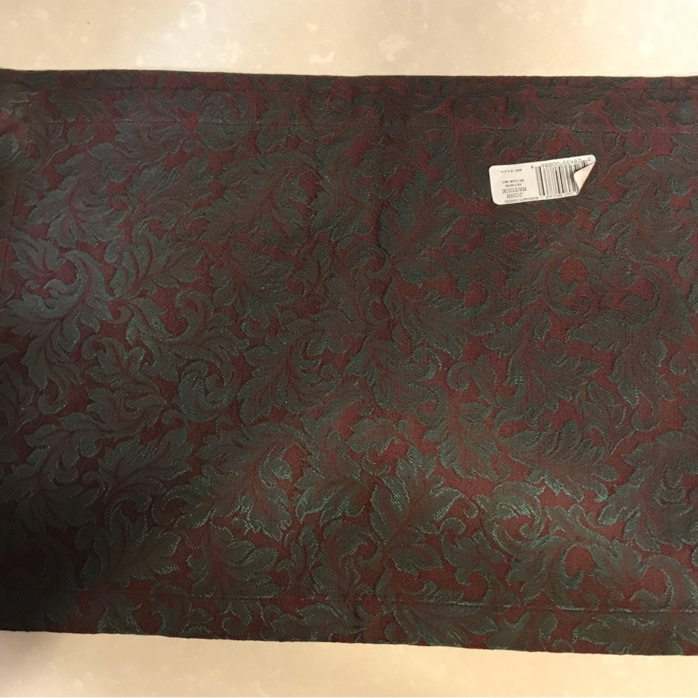 10 John Matouk Holiday Brocade burgundy/green placemats
